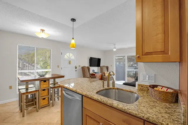 Listing Image for 160 Keonekai Rd 16-102 4 of 26