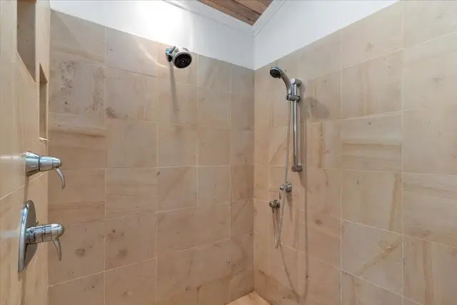 Listing Image for 20 Hui Rd I 26 15 of 35