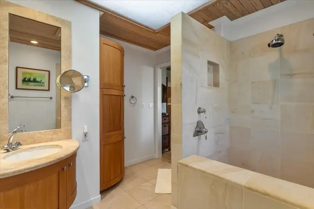 Listing Image for 20 Hui Rd I 26 18 of 35