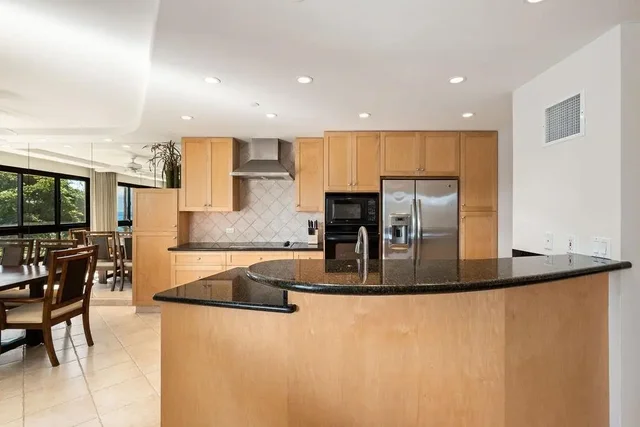 Listing Image for 50 Nohea Kai Dr 1-304 8 of 40