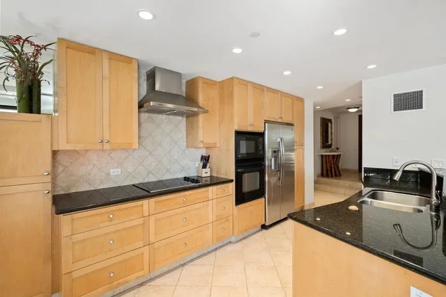 Listing Image for 50 Nohea Kai Dr 1-304 9 of 40