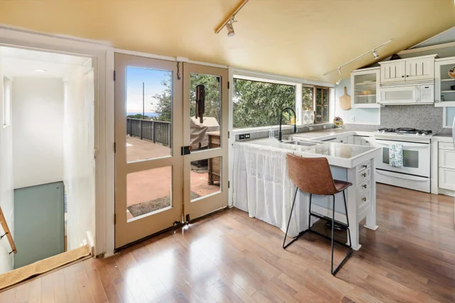 Listing Image for 84 Kilakila Pl 6 of 39