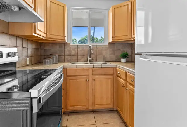 Listing Image for 471 Liholiho St 6 3 of 17