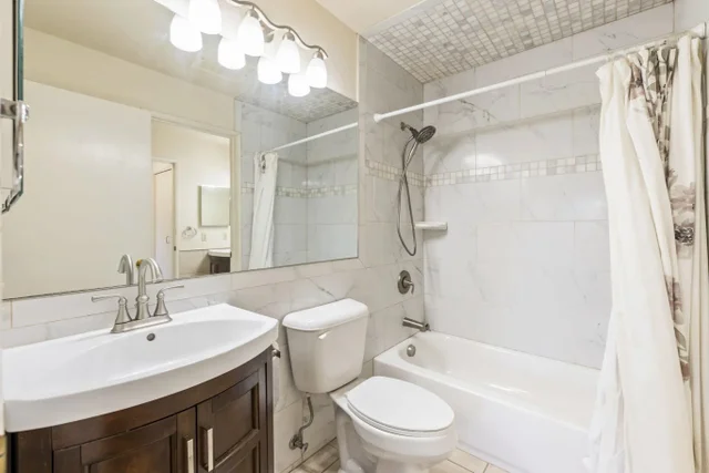 Listing Image for 140 Uwapo Rd 18-203 12 of 40