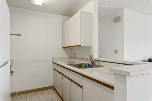 Listing Image for 140 Uwapo Rd 18-203 8 of 40