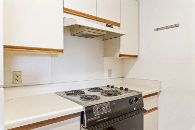 Listing Image for 140 Uwapo Rd 18-203 9 of 40