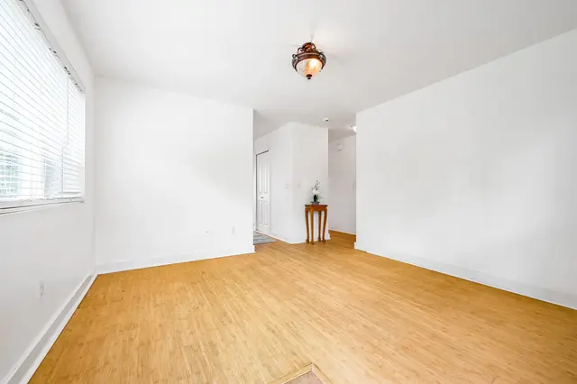 Listing Image for 17 Jillian Ln 521 3 of 33