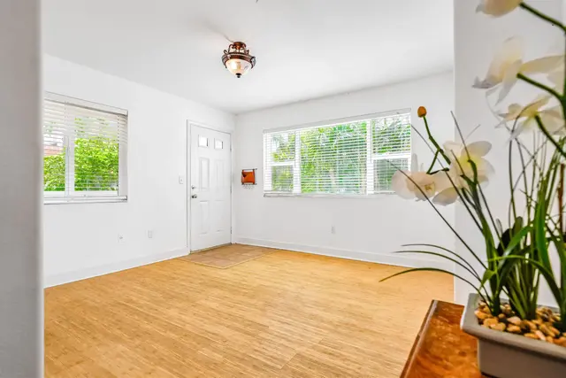 Listing Image for 17 Jillian Ln 521 4 of 33