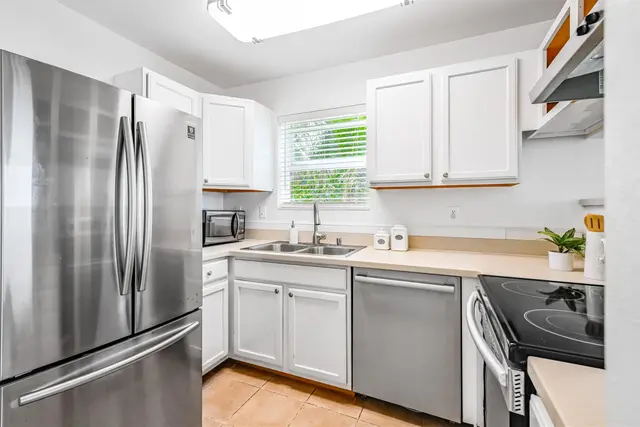 Listing Image for 17 Jillian Ln 521 6 of 33
