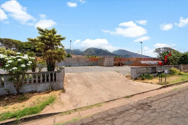 Listing Image for 418 Waine'e St 6 of 24