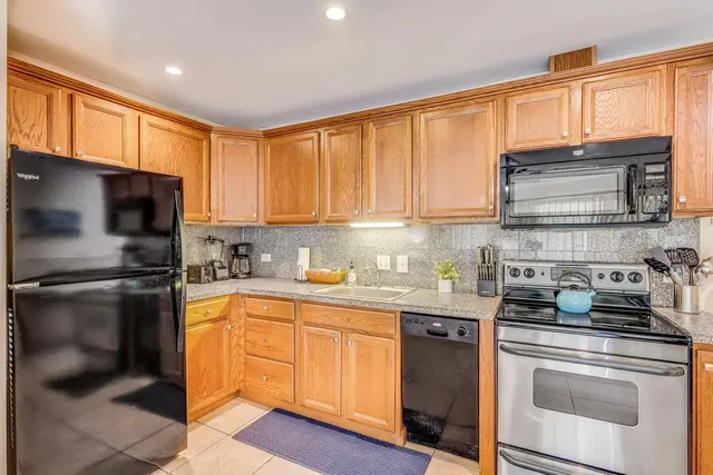 Listing Image for 49 W Lipoa St 218 6 of 38