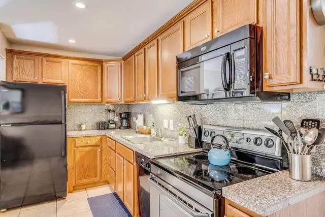 Listing Image for 49 W Lipoa St 218 7 of 38