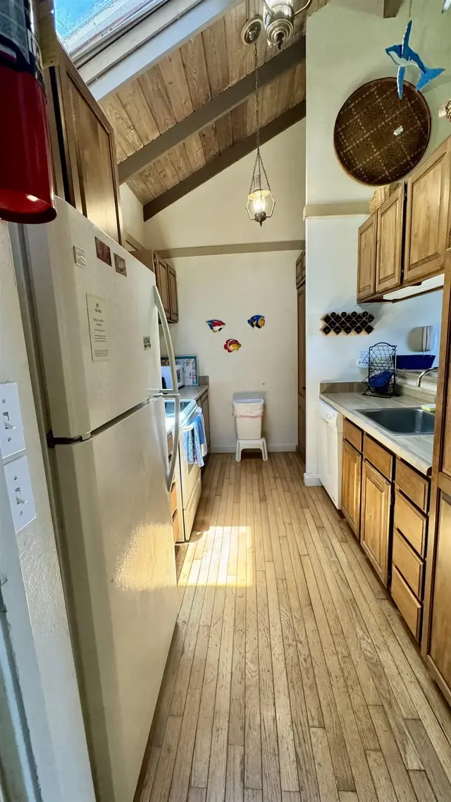 Listing Image for 100 Lio Pl I2 14 of 41