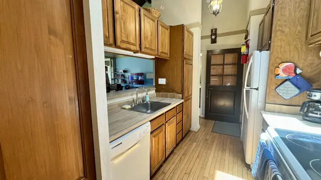 Listing Image for 100 Lio Pl I2 16 of 41