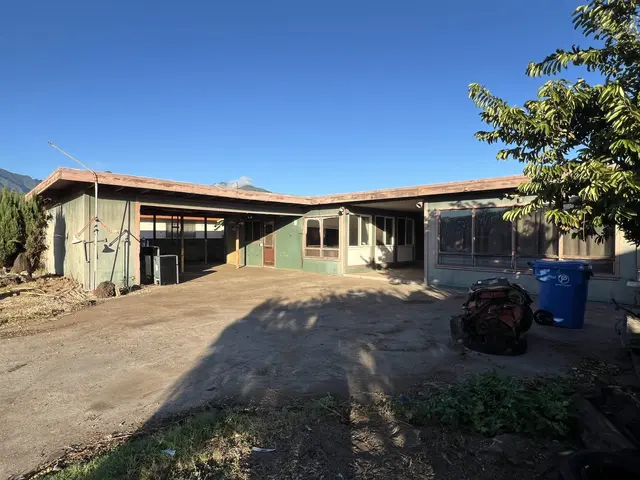 Listing Image for 384 S Mokapu St 1 of 2