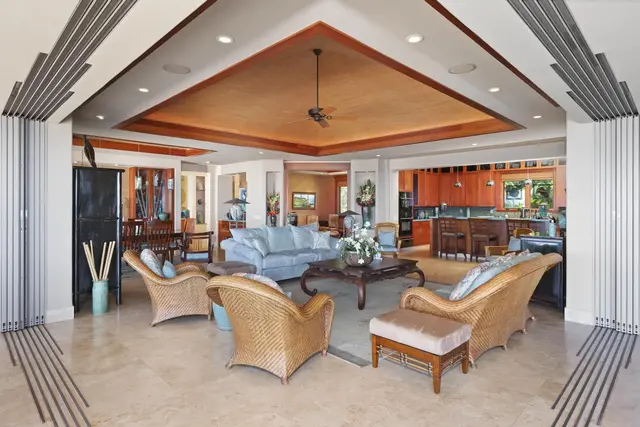 Listing Image for 33 E Mahi Pua Pl 10 of 46