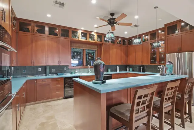 Listing Image for 33 E Mahi Pua Pl 13 of 46