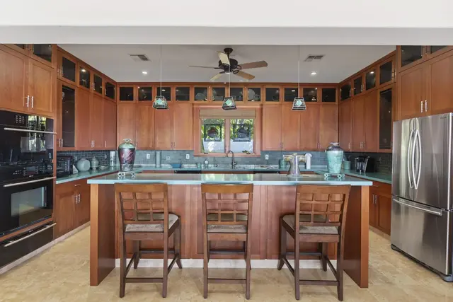 Listing Image for 33 E Mahi Pua Pl 14 of 46