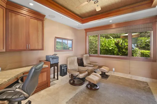 Listing Image for 33 E Mahi Pua Pl 17 of 46
