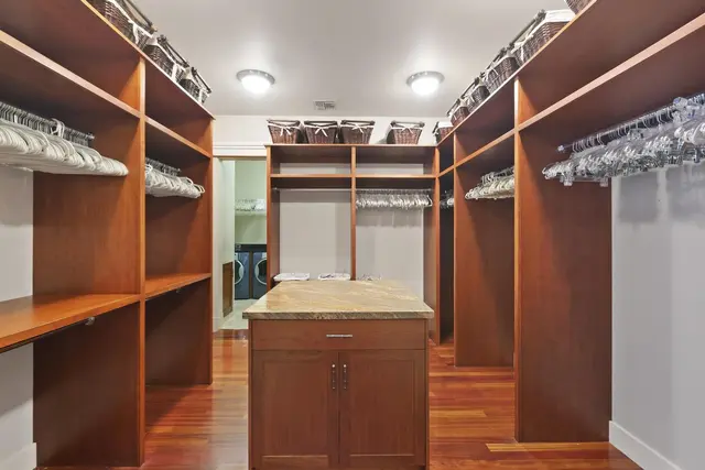 Listing Image for 33 E Mahi Pua Pl 23 of 46