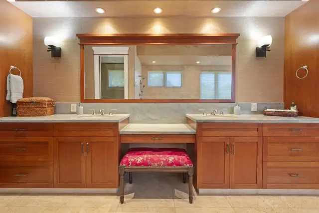 Listing Image for 33 E Mahi Pua Pl 24 of 46