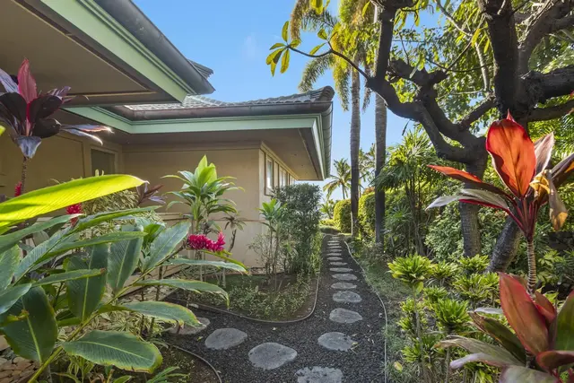 Listing Image for 33 E Mahi Pua Pl 34 of 46
