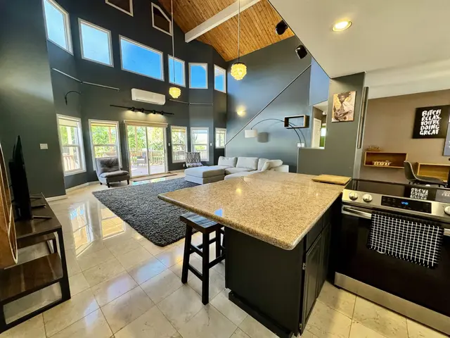 Listing Image for 126 Kaiaka Rd 7 of 49