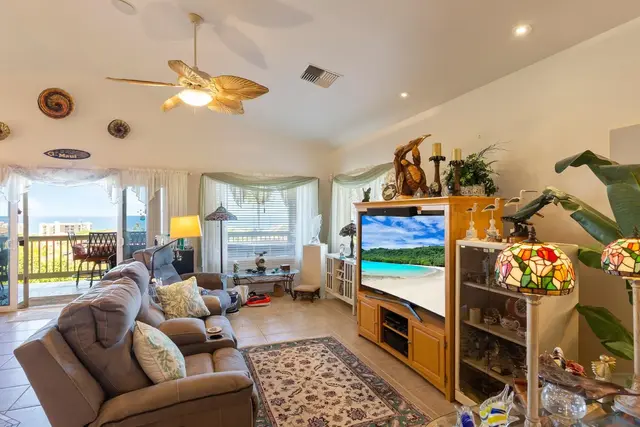 Listing Image for 12 Coral Pl 13 of 50