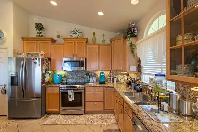 Listing Image for 12 Coral Pl 18 of 50
