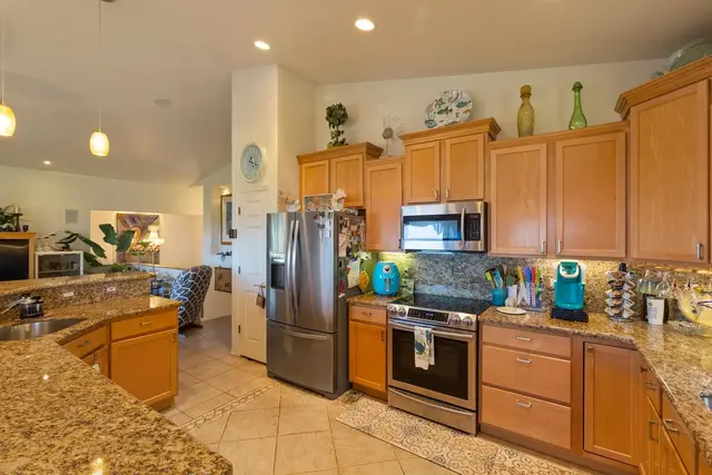 Listing Image for 12 Coral Pl 19 of 50
