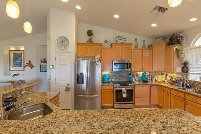Listing Image for 12 Coral Pl 25 of 50