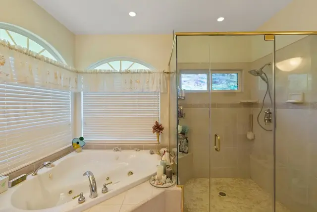 Listing Image for 12 Coral Pl 34 of 50