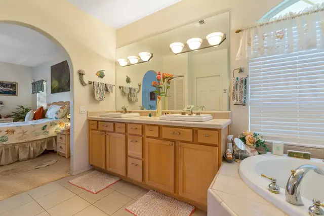 Listing Image for 12 Coral Pl 35 of 50