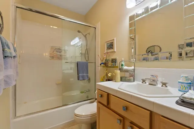 Listing Image for 12 Coral Pl 47 of 50