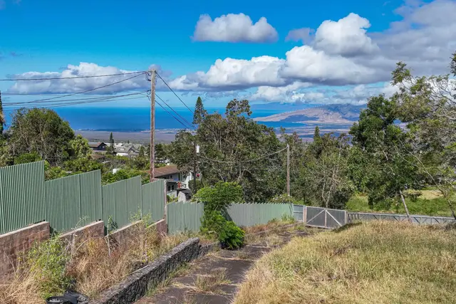 Listing Image for 1483 Lower Kimo Dr 8 of 9
