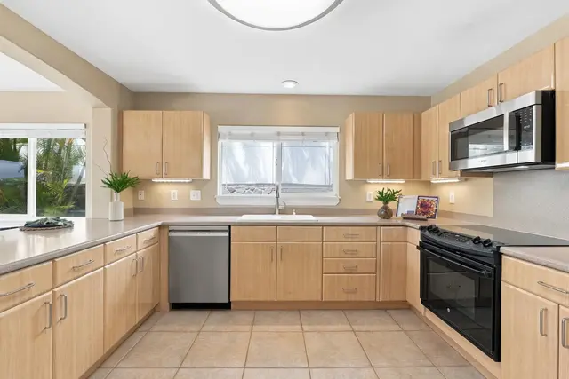 Listing Image for 7 Lanipo Pl 9 of 37