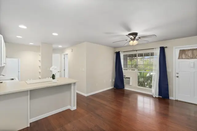 Listing Image for 160 Keonekai Rd 14-202 11 of 26