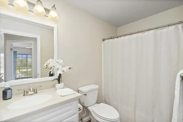 Listing Image for 160 Keonekai Rd 14-202 16 of 26