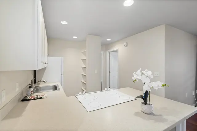 Listing Image for 160 Keonekai Rd 14-202 6 of 26