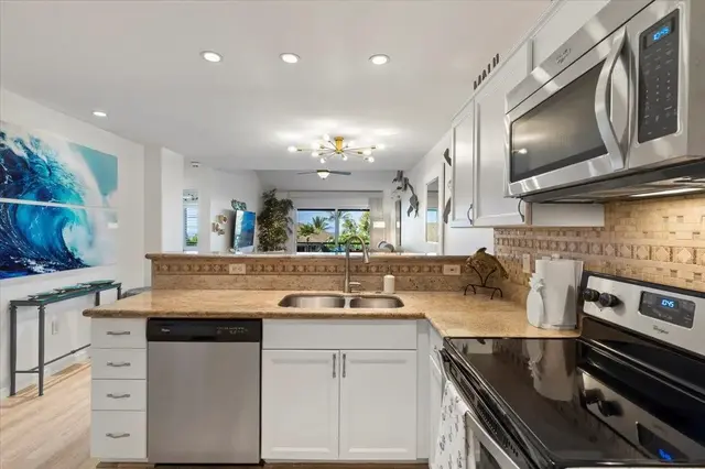 Listing Image for 3950 Kalai Waa St M-201 10 of 34