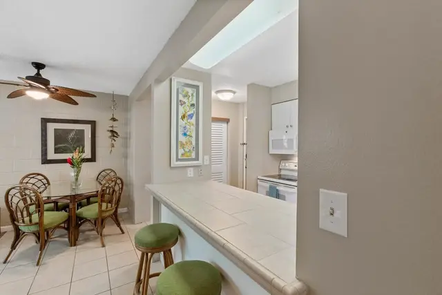 Listing Image for 280 Hauoli St B-17 21 of 38