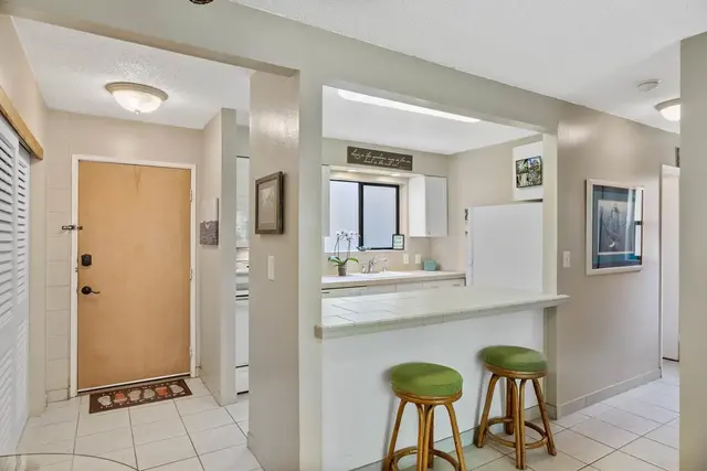 Listing Image for 280 Hauoli St B-17 24 of 38