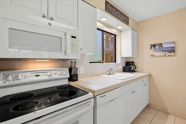 Listing Image for 280 Hauoli St B-17 27 of 38