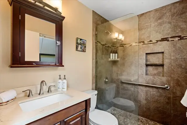 Listing Image for 280 Hauoli St B-17 5 of 38