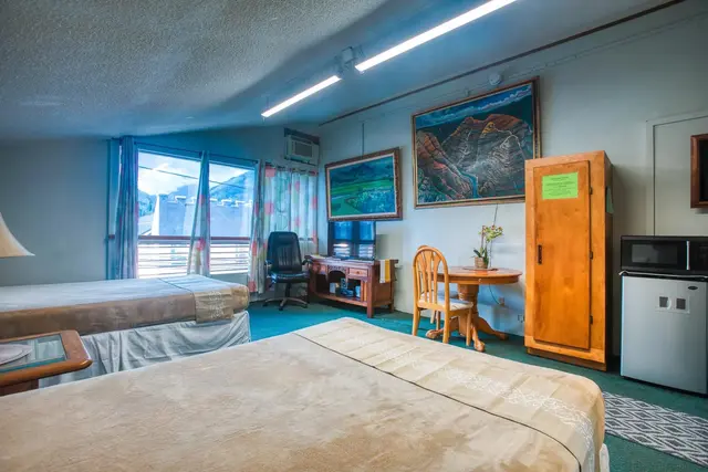 Listing Image for 160 N Market St 12 of 19