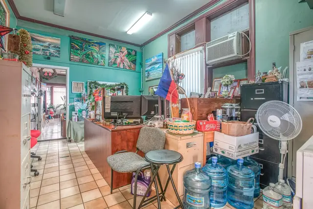 Listing Image for 160 N Market St 17 of 19