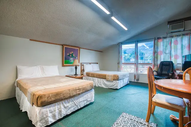 Listing Image for 160 N Market St 8 of 19