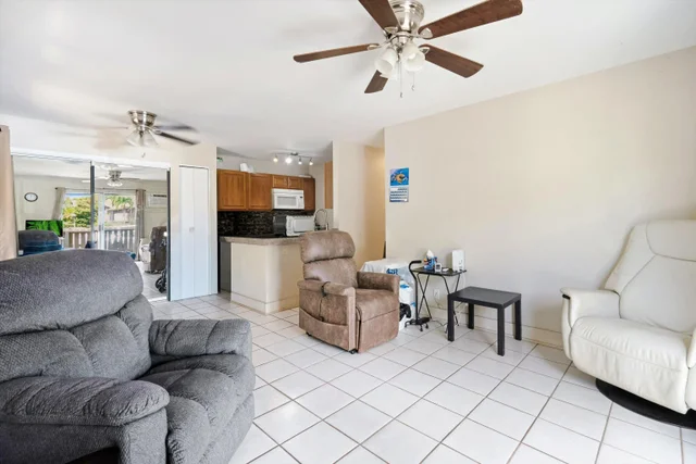 Listing Image for 140 Uwapo Rd 19-105 10 of 42