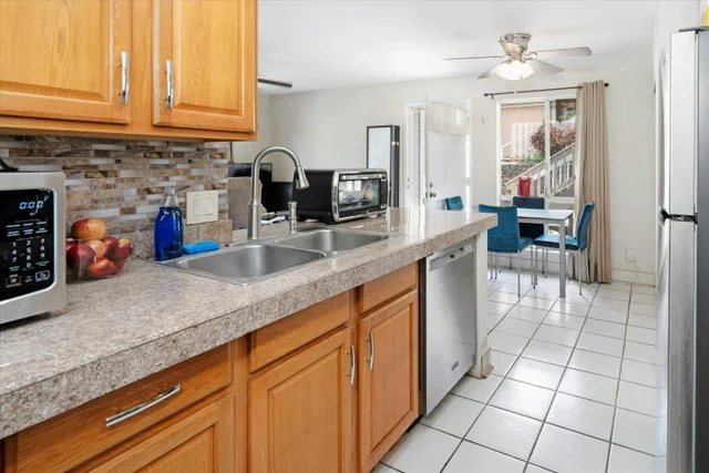 Listing Image for 140 Uwapo Rd 19-105 4 of 42