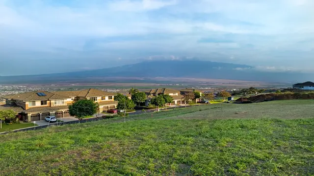 Listing Image for 582 Kaunalipo Dr 4 of 11